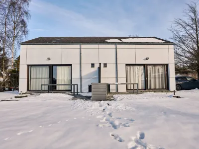 Au Bord du Lac 2 فنادق في 