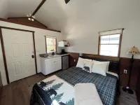 Casita 2, Tiny Home in Wood Area, 1 Mile From Glacier Entrance- 2 Guests - Feriehus