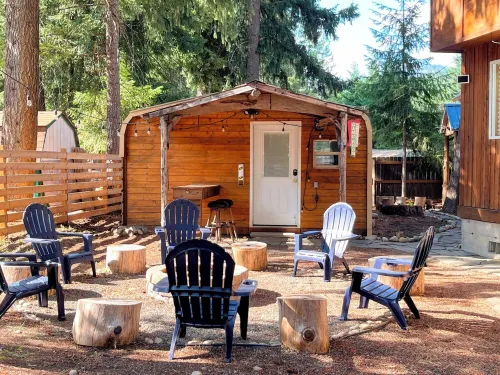 Charming Cabin for a Perfect Family Winter Getaway, Firepit, Fenced, Game Room