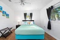 Bright and Spacious Entire House, sleeps 6-7, minutes from the beach.