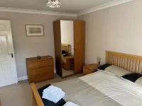 4 Star Luxury Ground Floor apartment, quiet with 2 car covered parking