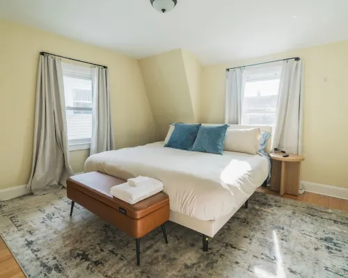 Tufts 4BD/2BA - 5.MIN to Harvard&Boston / Free Parking / Walk to Subway Hotels in Somerville