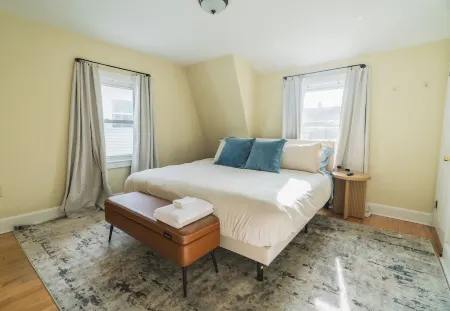 Tufts 4BD/2BA - 5.MIN to Harvard&Boston / Free Parking / Walk to Subway Отели рядом с достопримечательностью «Ассембли Роу»