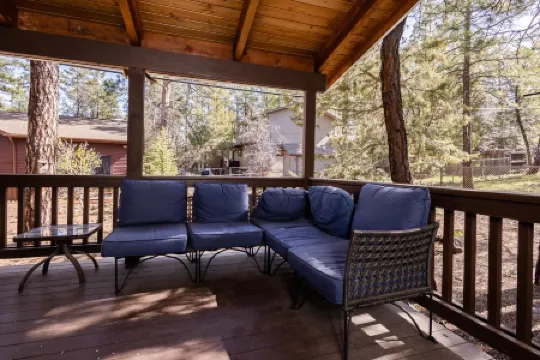 NEW! Family Cabin Retreat in Munds Park w/ Cozy Back Patio & Loft