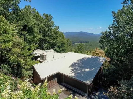 Carson's Run on Cedar Mountain--Cozy retreat with spectacular mountain views.