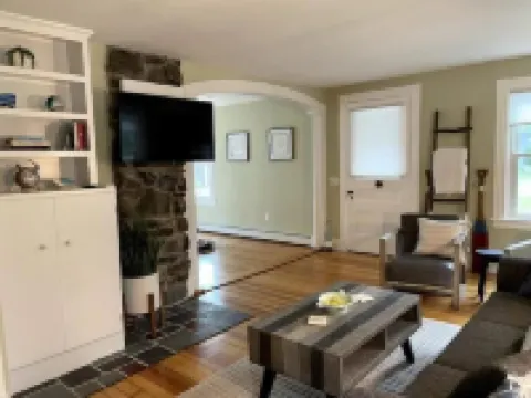 Charming Cottage in Jamestown