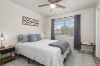King beds, two living rooms and plenty of parking - 2-Star