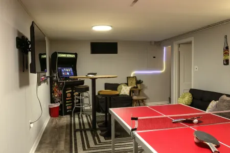 South central 4 bedroom house 3 minutes from Faurot Field! Its close and quiet.