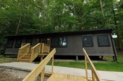 Valley Overlook, heart of Cuyahoga Valley National Park - Cabin for 4 Hotel dekat Funny Stop Comedy Club