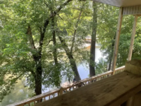 Little Bears Cozy Creekside Cabin at Up The Creek