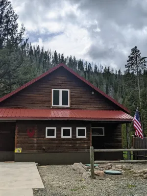 Elegant Ten Mile Creek Cabin- Near Helena