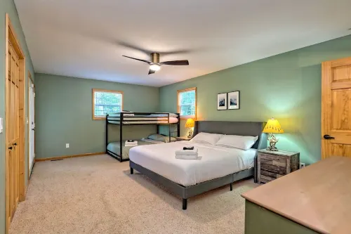 STUNNING Mountain VIEW Lodge for 14!