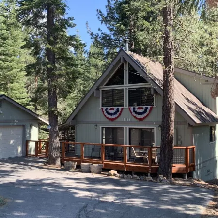Knotty Pine Family Cabin (Tahoe Donner) - Dogs Welcome!!!