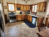 Bishop & DeSanto Family Inn, Sleeps 8