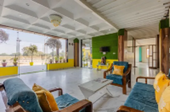 โรงแรมไลม์ทรี แอนด์ แบงเควท วรินดาวัน