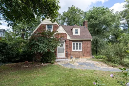 The Hawksbill Haus (w/ hot tub)