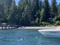 Beautiful home North Lake Tahoe - walk to beach!