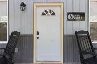 Cabin with Firepit~Arcade Games~River Boat Ramp~20 Min Lake Cumberland