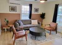 Cozy home w/ a touch of modern. 4 mins from MTSU! Hotel a Rutherford County