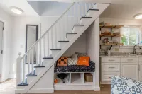 Updated Long Island Maine Cottage