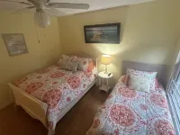 Sunset Beach Getaway minutes away from PARADISE!! - 3성급