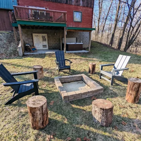 Nido Cabin - Close to attractions, Hot Tub, Game Room, Massage Chair