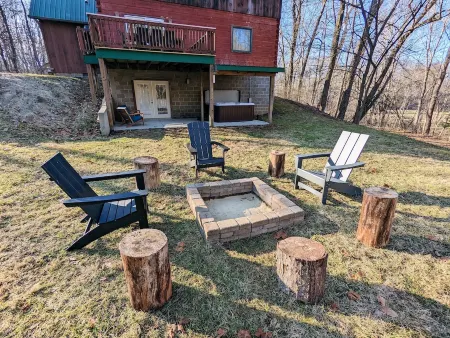 Nido Cabin - Close to attractions, Hot Tub, Game Room, Massage Chair
