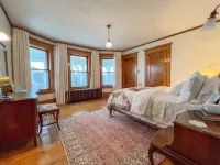 Large Historic Estate on the shores of Lake Winona Hôtels à : 