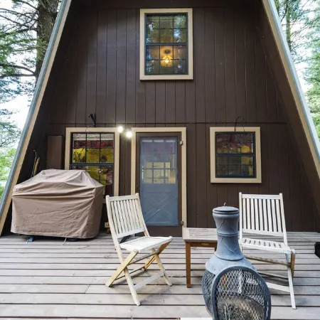 Modified A Frame Cabin.King bed. Only mins. from Ski Cloudcroft and the village.