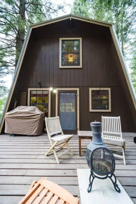 Modified A Frame Cabin.King bed. Only mins. from Ski Cloudcroft and the village.