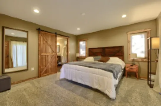 Lazy Dog Lodge, Hot Tub, AC & Activities Near Black Hills