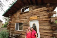 "Jack London's Cabin", Genuine Alaskan Log Cabin built by owners! Self check in.