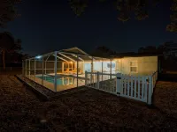Four Beds, three baths, heated pool, and a Golf Course. What more do you need!! Hotels in Spring Hill