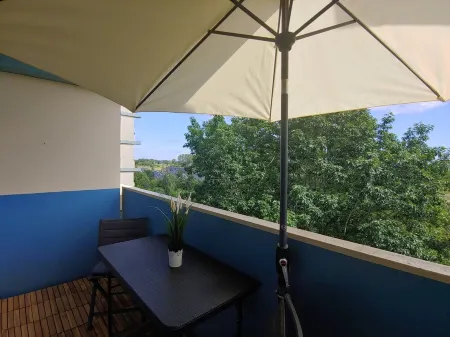 Rocksteins Nr. 2 - cozy vacation apartment, close to the beach, the Baltic Sea on the horizon