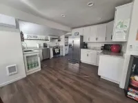 Charming 2-bedroom house with AC, WiFi in North Bend, pets ok, crabbing tools