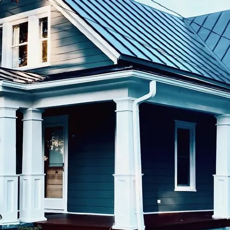 Southern Porch Charmer - Walk to Downtown Main Street and Waterfront!