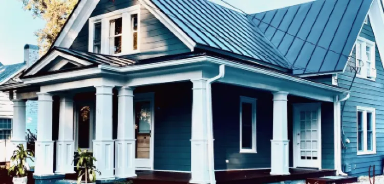 Southern Porch Charmer - Walk to Downtown Main Street and Waterfront!