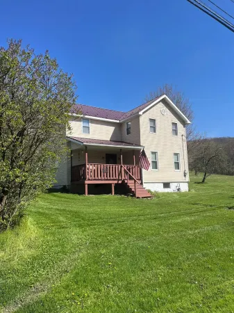 Cozy House, Sleeps 14 and 12 miles to the visitor center in Benezette, PA