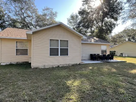 Get Cozy in this newly renovated home by The Villages!