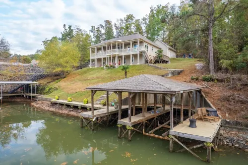 The St. Thomas On Lake Hamilton - Sleeps 10, Lakefront!