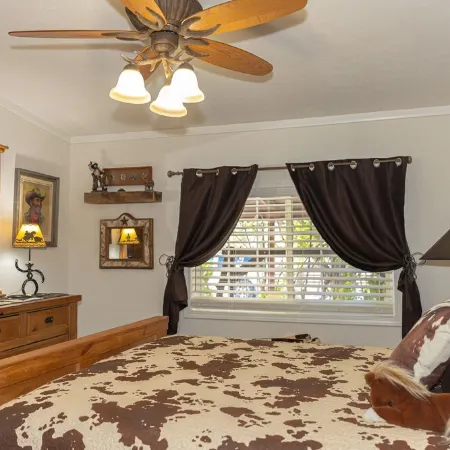 Wagon Wheel Ranch Close to Dvnp with Hot Tub and Cowboy Pool