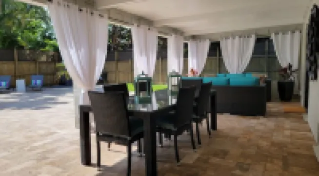 Designer House Heated Pool 3 mi. from the Beach & Downtown