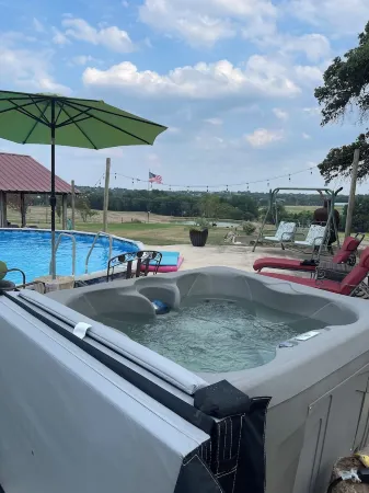 CHARMING renovated barn with swimming pool & hot tub!