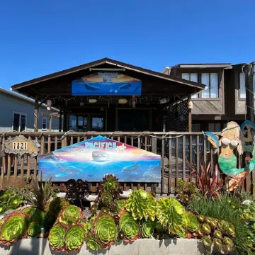 Luxury Beachfront Penthouse near SF (3)