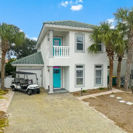 BEACH HOUSE! 3 Min Walk to Private Beach.. Pickleball.. Golf Cart.. Heated Pool!