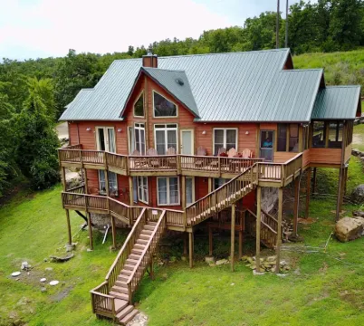 “Mountain” Lodge Views & Stars, Lakeside, Firepit, Dock, Kayaks & Paddleboards