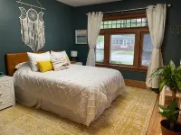 Harbor Home on Miner-An Adorable Lakeside Bungalow