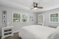 Beautiful 4 bedroom home just 3 1/2 blocks from downtown & Lake Michigan - Boutique