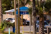 Beach Condo & Pool Relaxing Getaway! Short Stride to Beach, Pet Friendly. Unit 5