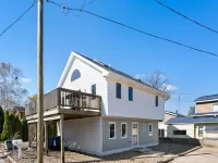 Unique 6 Bedroom Lakeview Home with Roof Terrace Hotels in Huron